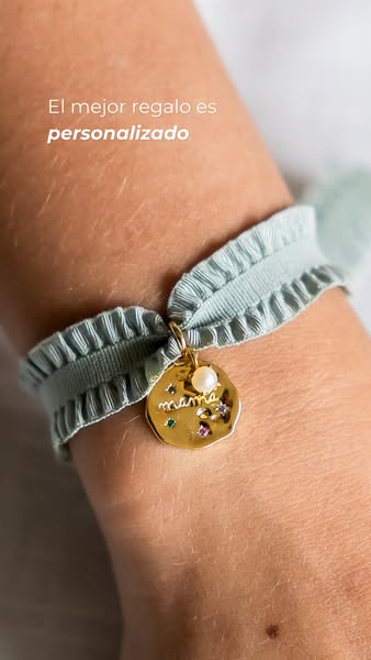 This image ad showcases a personalized bracelet, emphasizing its suitability as a thoughtful gift.