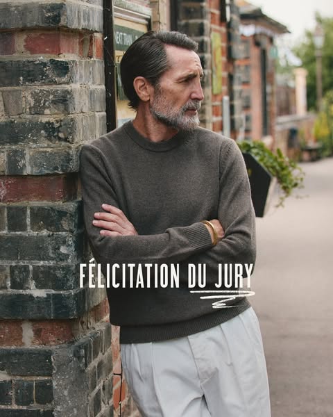 An image featuring a man in a sweater. The ad showcases a sweater with the text "Félicitation du jury".