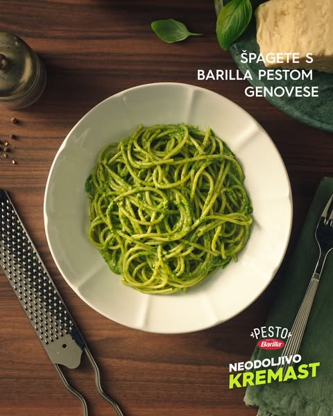 This image ad displays a plate of Barilla pesto pasta, with the brand highlighting the creamy and irresistible flavor of