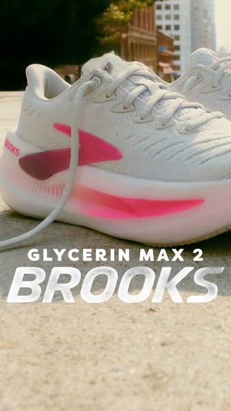 This image ad showcases Brooks Glycerin Max 2 running shoes. The ad zooms in on the shoe. Text superimposed at the botto