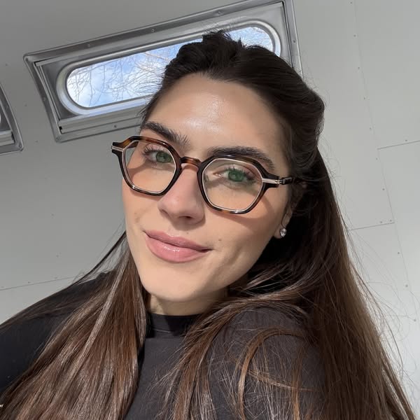 This image ad shows a woman wearing glasses. The creative is a selfie-style shot of the model wearing a pair of glasses.