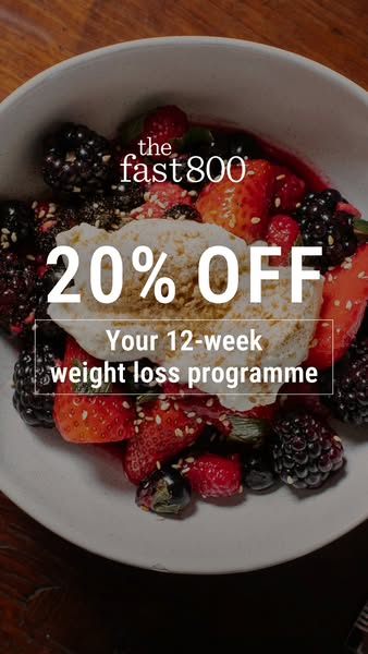 This image ad for The Fast 800 features a close-up overhead shot of a white bowl filled with mixed berries and a scoop o