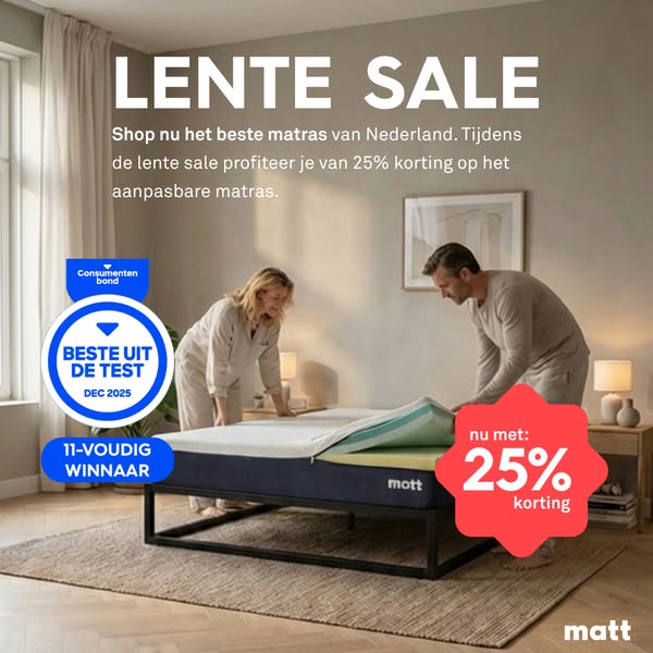 This image ad for Matt mattresses features a couple placing a mattress on the bed frame. The text in the ad details an o