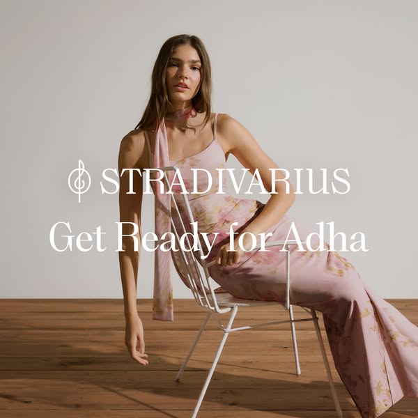 An advertisement for Stradivarius clothing featuring a model wearing a matching top and pants. The text overlay prompts 
