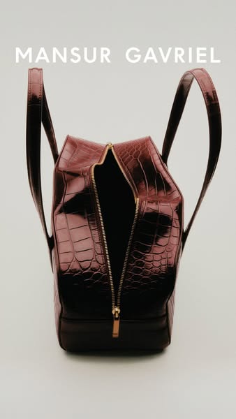 This ad showcases a Mansur Gavriel backpack. The ad features a close-up shot of the bag, highlighting its design and tex