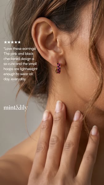 This ad features a close up of a woman wearing a pair of mint&lily small hoop earrings. The ad uses a 5-star rating 