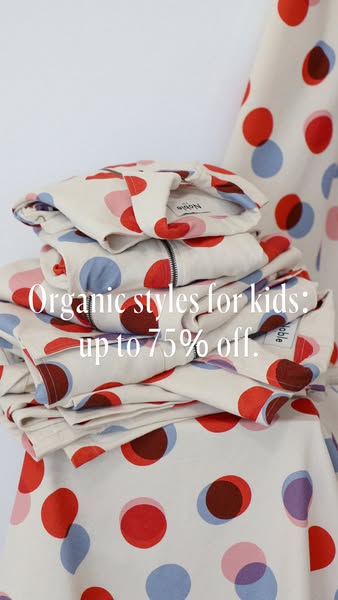 This image ad for Noble focuses on organic styles for kids, offering up to 75% off. The ad features a stack of children&