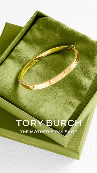 This ad showcases a gold Tory Burch bracelet placed in its box, alongside a velvet pouch. The ad is meant to promote the
