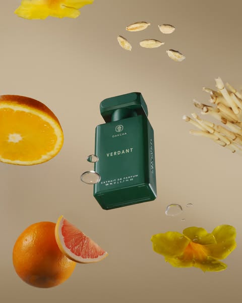 This ad features a bottle of Oakcha Verdant perfume surrounded by various scent notes, including citrus fruits, flowers,