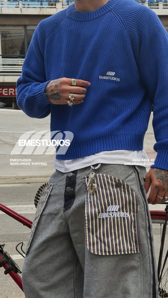 This ad features a person wearing clothing by EMESTUDIOS and encourages viewers to check out the brand online. The ad is