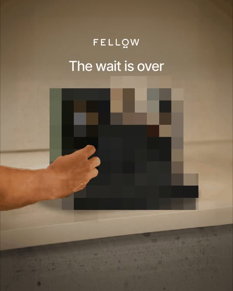 This image ad from Fellow features a blurred product. The ad aims to create a sense of anticipation for the brand's 