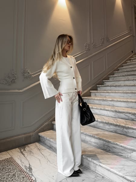 Elizabeth Kusnirova ad