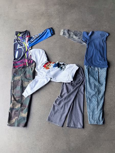 This ad uses a creative flatlay of clothes shaped like a letter to generate interest.