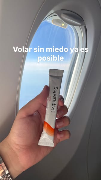 This ad promotes Superlativa Forte as a solution to help people fly without fear. The ad features a hand holding the pro