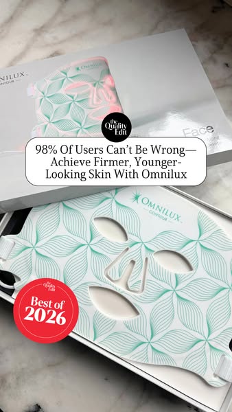 This ad for Omnilux highlights a positive review and promotes the anti-aging benefits of the product.