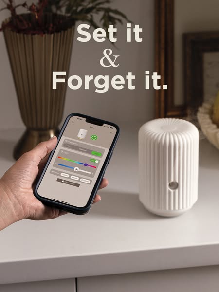 This ad showcases a smart diffuser by displaying its physical form and smartphone app, while also emphasizing the produc