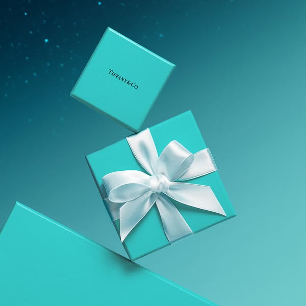 This ad features Tiffany & Co. gift boxes in their signature blue color. The boxes are arranged in a visually appeal