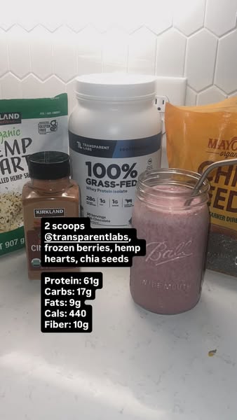 This ad shows a recipe for a smoothie, promoting Transparent Labs protein powder as one of the ingredients. It emphasize