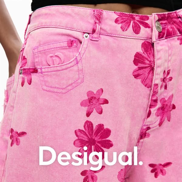 This ad showcases the Desigual brand by displaying a close up image of the brand's pink flower jeans. The ad focuses