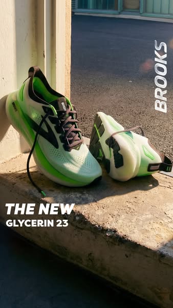 This image ad showcases the Brooks Glycerin 23 running shoes. The ad uses a close-up shot to highlight the shoe's de