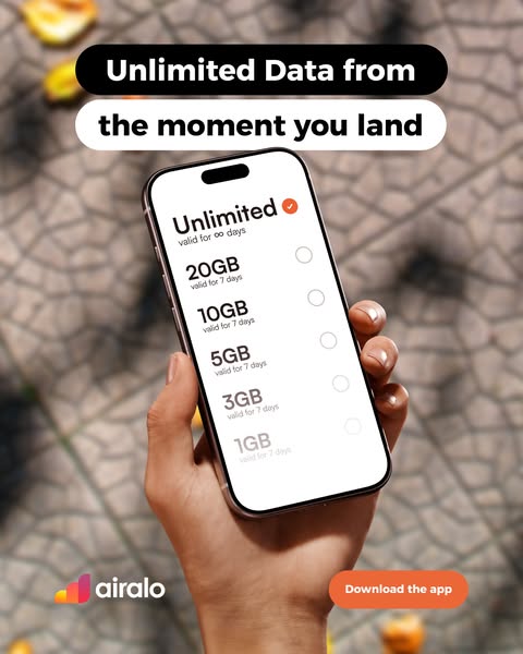 This ad highlights the features of the Airalo app that enable users to access unlimited data plans from the moment they 