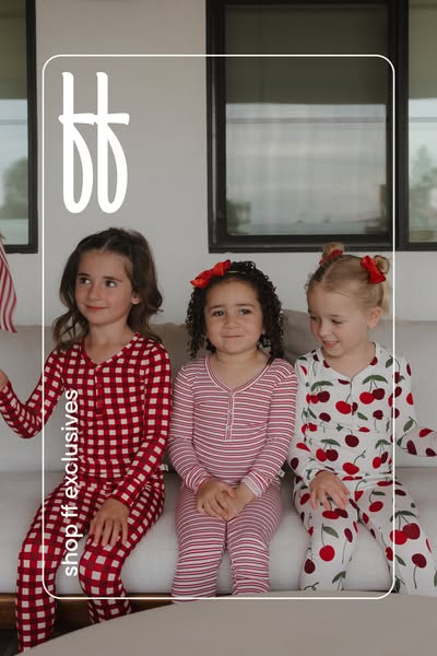 This ad features three young girls wearing pajamas and sitting on a couch. The ad promotes the brand's 'ff exclu