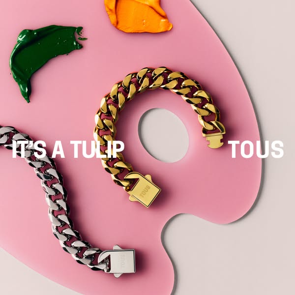 This ad for TOUS jewelry shows a pink painter's palette with dabs of paint and two metal chain bracelets. The ad inc
