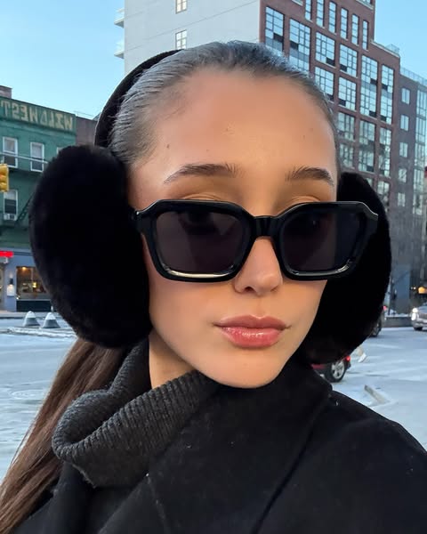 Hailey Sani ad