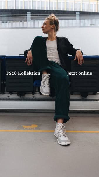 An image ad promoting the FS26 Kollektion that features a person seated and wearing the brand's footwear. The ad enc
