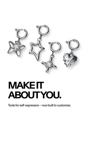 This ad showcases charms and emphasizes a highly customizable customer experience. The ad's headline clearly communi