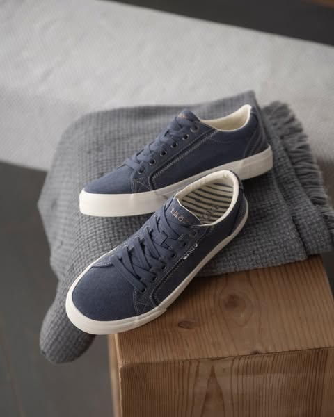 Taos Footwear ad
