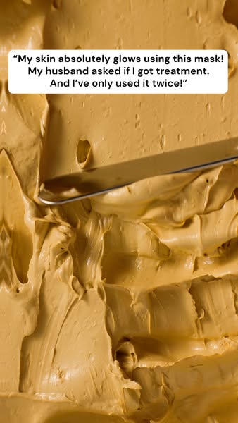 This image ad uses a customer testimonial to showcase the benefits of a mask product.
