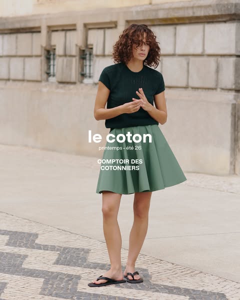 This image ad showcases a woman wearing a green mini skirt and matching top from the brand COMPTOIR DES COTONNIERS. The 